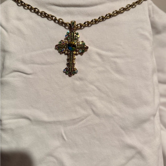 Jewelry - Vintage Elegant Gold Cross Pendant Necklace